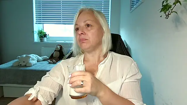 Snapshot of Linsy_Kim chatting on 11/14/25, 06:45 Linsy Kim online show from 11/14/25, 06:45