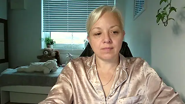 Snapshot of Linsy_Kim chatting on 11/15/25, 06:55 Linsy Kim online show from 11/15/25, 06:55