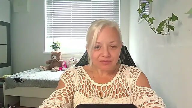 Snapshot of Linsy_Kim chatting on 12/02/25, 09:25 Linsy Kim online show from 12/02/25, 09:25