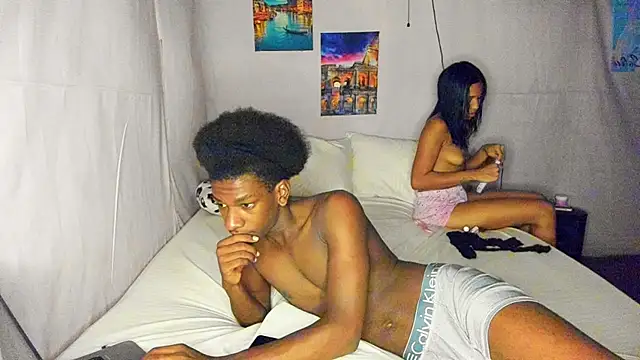 Snapshot of SpicyLolaX_NightDrip chatting on 09/23/25, 04:37 SpicyLolaX NightDrip online show from 09/23/25, 04:37