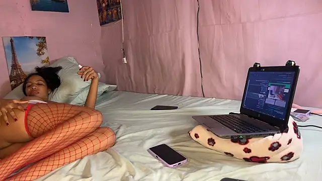 Snapshot of SpicyLolaX_NightDrip chatting on 10/24/25, 04:53 SpicyLolaX NightDrip online show from 10/24/25, 04:53