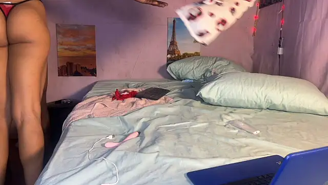 Snapshot of SpicyLolaX_NightDrip chatting on 10/25/25, 03:47 SpicyLolaX NightDrip online show from 10/25/25, 03:47