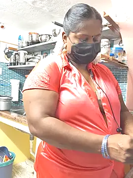 Snapshot of bakyasree143 chatting on 10/07/25, 02:42 bakyasree143 online show from 10/07/25, 02:42