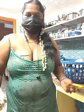 Snapshot of bakyasree143 chatting on 10/14/25, 12:55 bakyasree143 online show from 10/14/25, 12:55