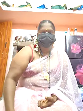 Snapshot of bakyasree143 chatting on 10/26/25, 01:33 bakyasree143 online show from 10/26/25, 01:33