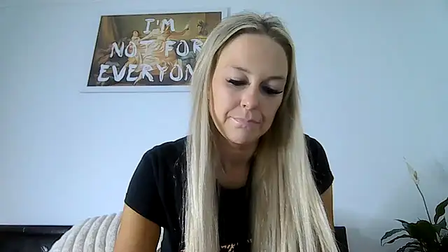 Snapshot of imyourgoodgirl69 chatting on 11/16/25, 03:45 imyourgoodgirl69 online show from 11/16/25, 03:45