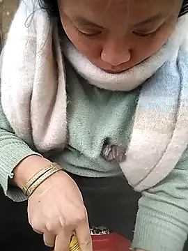 venu00 online show from 12/15/25, 06:06