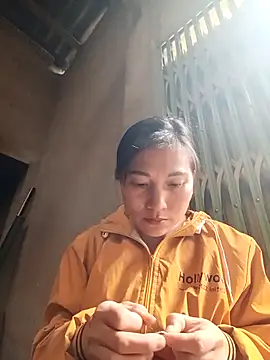 Snapshot of YAYAA-502 chatting on 11/20/25, 03:18 YAYAA-502 online show from 11/20/25, 03:18