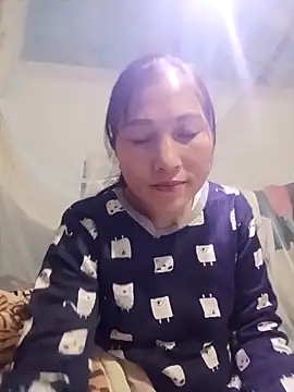 Snapshot of YAYAA-502 chatting on 11/21/25, 12:04 YAYAA-502 online show from 11/21/25, 12:04