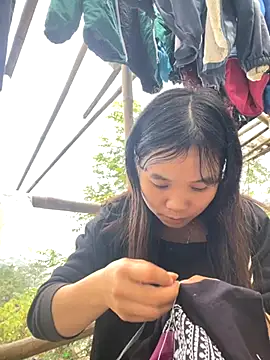 Snapshot of Ngoc-bbi chatting on 11/17/25, 01:11 Ngoc-bbi online show from 11/17/25, 01:11