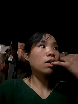 Snapshot of Ngoc-bbi chatting on 12/05/25, 06:00 Ngoc-bbi online show from 12/05/25, 06:00