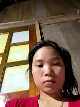 Snapshot of Ngoc-bbi chatting on 12/14/25, 02:33 Ngoc-bbi online show from 12/14/25, 02:33