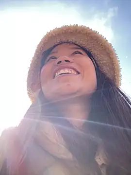 Snapshot of Ngoc-bbi chatting on 12/15/25, 07:45 Ngoc-bbi online show from 12/15/25, 07:45