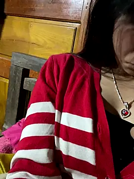 Snapshot of Ngoc-bbi chatting on 12/17/25, 12:44 Ngoc-bbi online show from 12/17/25, 12:44