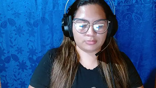 Snapshot of coco_curvy chatting on 10/13/25, 03:39 coco curvy online show from 10/13/25, 03:39