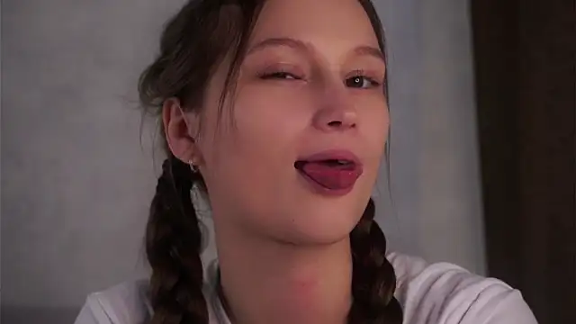 MelaniSeiver online show from 09/19/25, 01:18