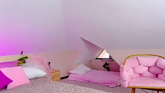 Snapshot of Liann_Stark chatting on 10/28/25, 07:01 Liann Stark online show from 10/28/25, 07:01