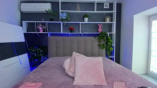 Snapshot of SabrinaSharm chatting on 02/22/26, 01:09 SabrinaSharm online show from 02/22/26, 01:09
