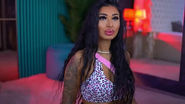 Snapshot of ArabellaPosh chatting on 11/16/25, 05:57 ArabellaPosh online show from 11/16/25, 05:57