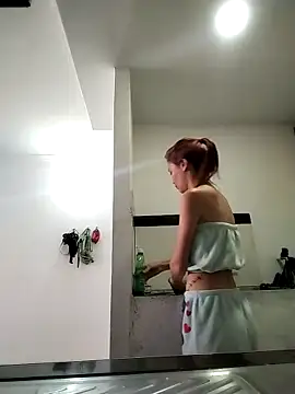 dulcelatin21 online show from 10/11/25, 03:21