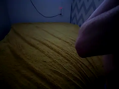 Snapshot of Seriy43 chatting on 12/18/25, 04:18 Seriy43 online show from 12/18/25, 04:18