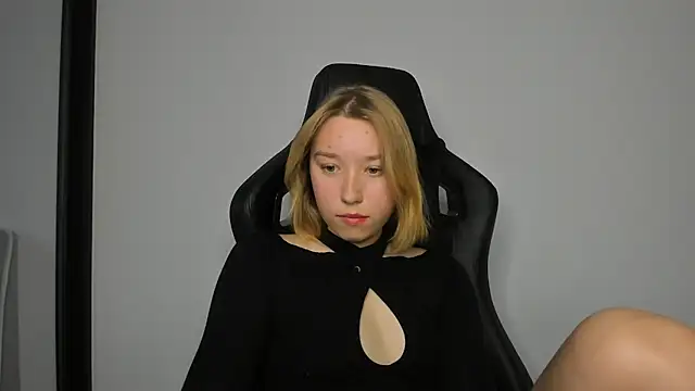 Agatha May online show from 10/11/25, 12:04