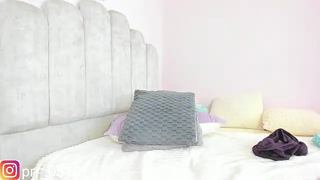 paula cosio online show from 10/04/25, 04:05