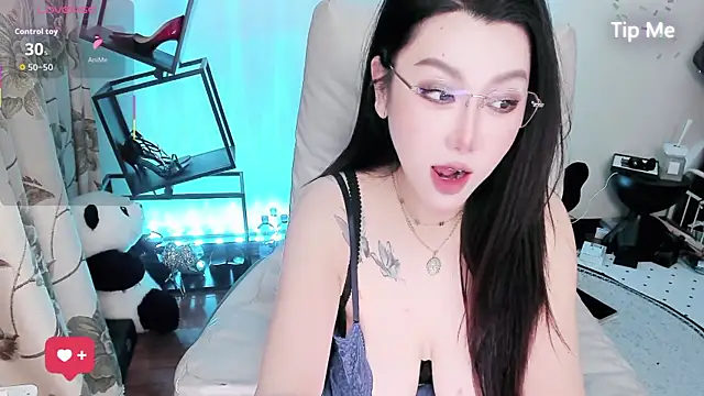 Snapshot of NuNui-66 chatting on 12/16/25, 04:17 NuNui-66 online show from 12/16/25, 04:17