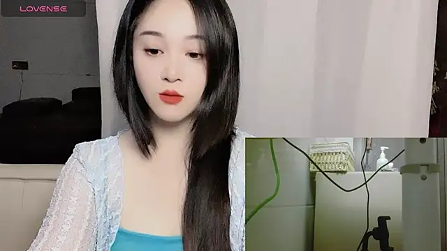 Snapshot of woaiqinqin chatting on 10/24/25, 03:52 woaiqinqin online show from 10/24/25, 03:52