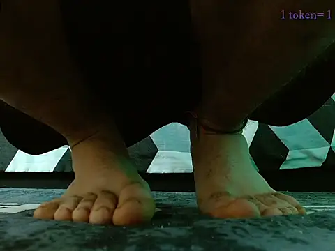 Snapshot of aaronjames1 chatting on 11/26/25, 01:12 aaronjames1 online show from 11/26/25, 01:12