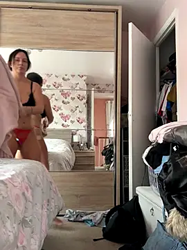 Snapshot of nightingale27 chatting on 10/15/25, 09:09 nightingale27 online show from 10/15/25, 09:09