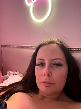 Snapshot of nightingale27 chatting on 12/04/25, 09:45 nightingale27 online show from 12/04/25, 09:45