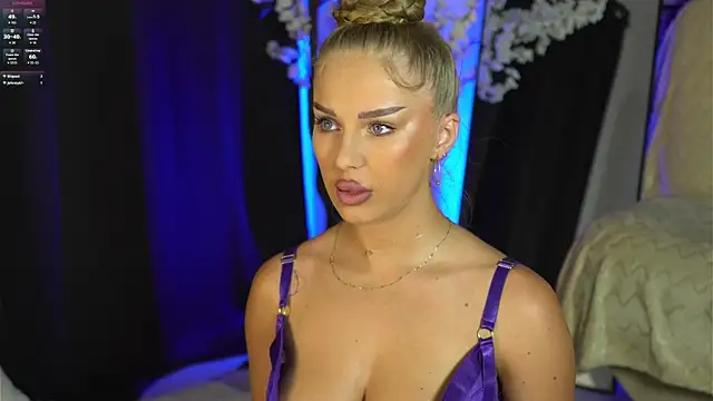 AubrieleRouj1 online show from 06/19/26, 05:28