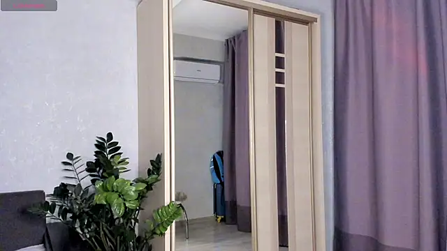 Snapshot of SaraShine_ chatting on 10/14/25, 07:58 SaraShine  online show from 10/14/25, 07:58