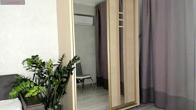 Snapshot of SaraShine_ chatting on 10/27/25, 08:57 SaraShine  online show from 10/27/25, 08:57