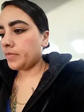 Snapshot of MAYE__13 chatting on 11/17/25, 12:00 MAYE 13 online show from 11/17/25, 12:00