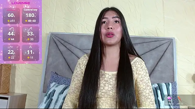 luna maisonn online show from 06/08/26, 12:49