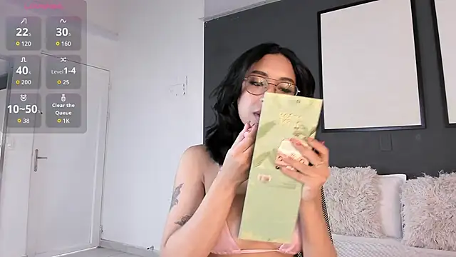 ErikaGil online show from 10/18/25, 02:07