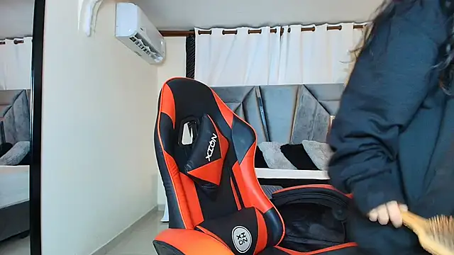 MiniLove 01 online show from 10/14/25, 12:50