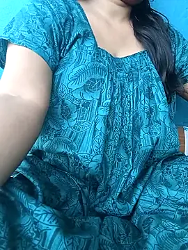 Snapshot of Aaradhya_Sharma chatting on 10/24/25, 11:28 Aaradhya Sharma online show from 10/24/25, 11:28