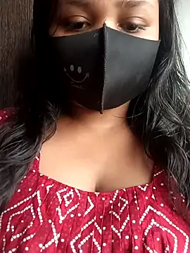 Snapshot of Aaradhya_Sharma chatting on 10/28/25, 08:29 Aaradhya Sharma online show from 10/28/25, 08:29