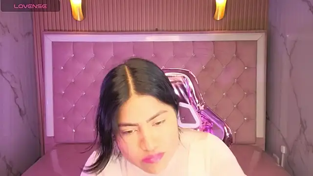 Snapshot of Victoria_b_ chatting on 11/04/25, 07:57 Victoria b online show from 11/04/25, 07:57