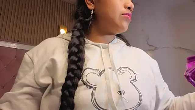 Snapshot of Victoria_b_ chatting on 11/08/25, 08:18 Victoria b online show from 11/08/25, 08:18