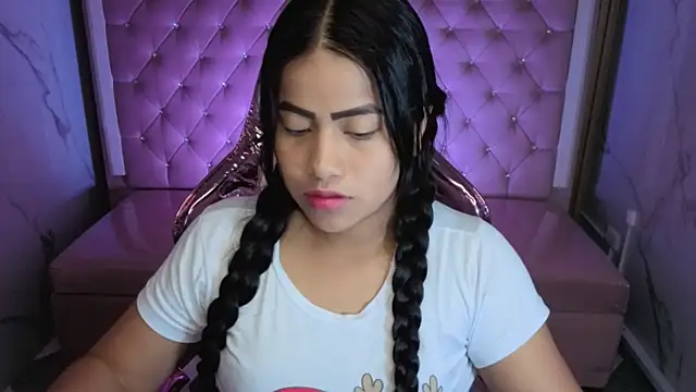 Snapshot of Victoria_b_ chatting on 11/12/25, 07:57 Victoria b online show from 11/12/25, 07:57