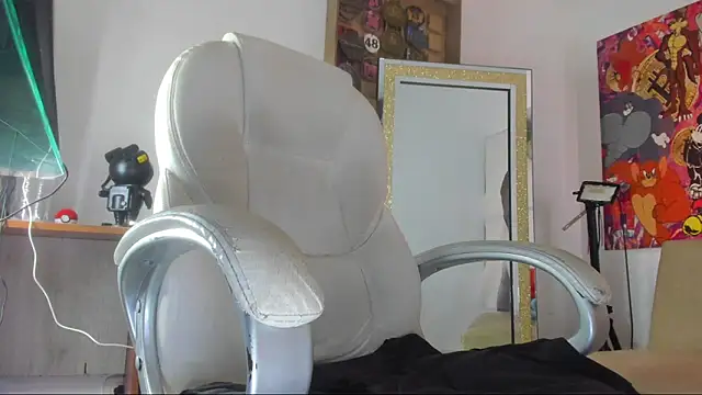 Snapshot of mila_dash chatting on 11/10/25, 12:15 mila dash online show from 11/10/25, 12:15