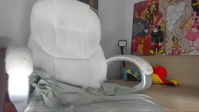 Snapshot of mila_dash chatting on 11/21/25, 10:14 mila dash online show from 11/21/25, 10:14