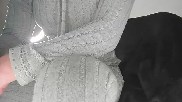 Snapshot of mila_dash chatting on 11/25/25, 01:27 mila dash online show from 11/25/25, 01:27