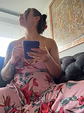 Snapshot of Sarahlove_90 chatting on 10/19/25, 03:45 Sarahlove 90 online show from 10/19/25, 03:45