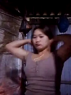 Snapshot of lusy-bae chatting on 11/18/25, 12:05 lusy-bae online show from 11/18/25, 12:05