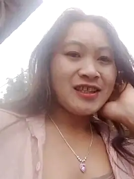 Snapshot of lusy-bae chatting on 11/22/25, 02:21 lusy-bae online show from 11/22/25, 02:21